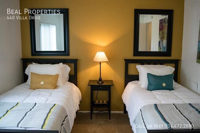 Building Photo - 440 Villa Dr