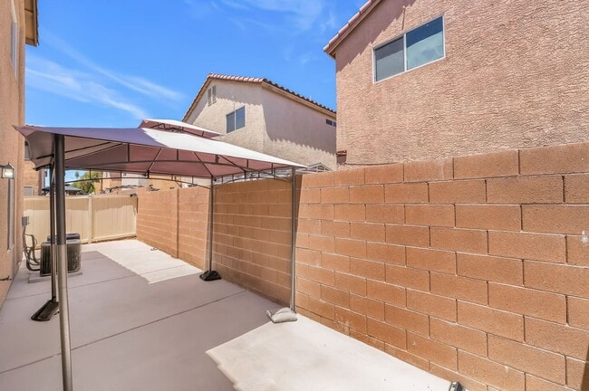 Building Photo - Modern Comfort in the Heart of Coronado Ranch!