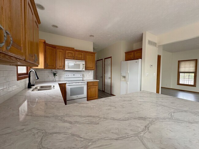 Building Photo - 8621 Lavender Cir