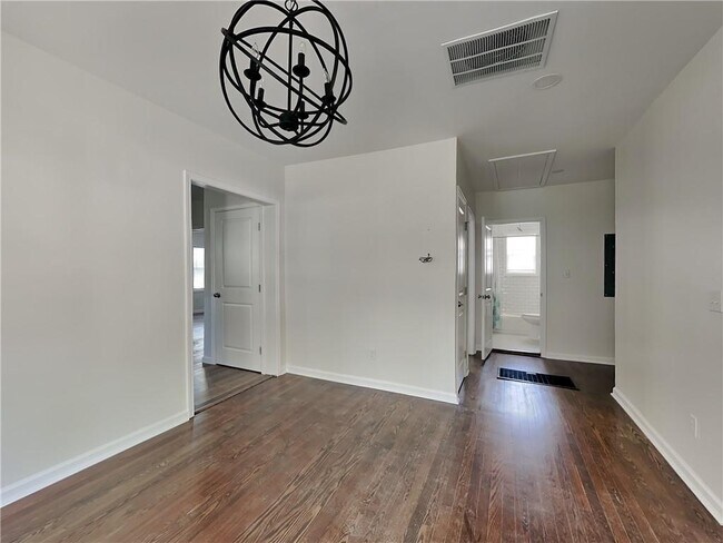 Building Photo - 499 Woodlawn Ave NW