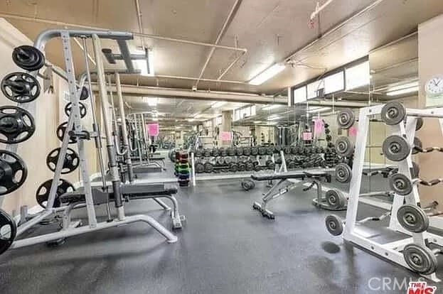 Building Photo - 10982 Roebling Ave