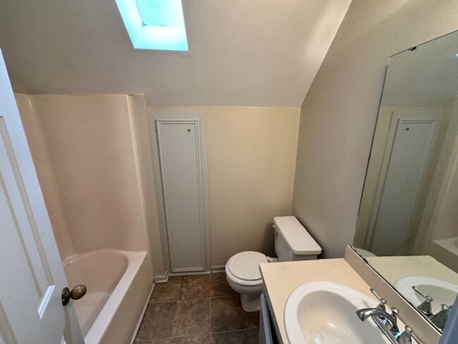 Building Photo - 25/26 Old Clayton