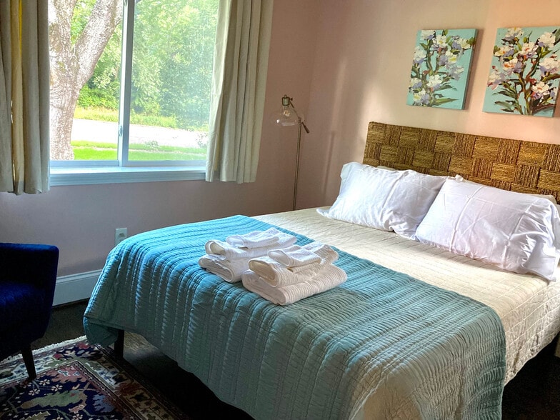 Building Photo - 4274 4th Ave S