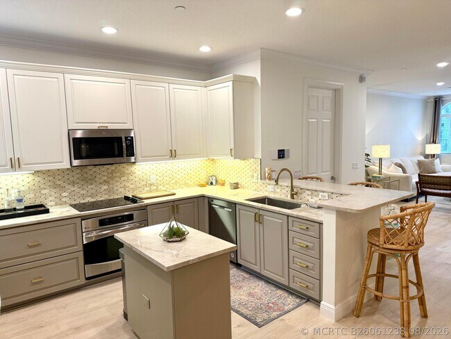 Building Photo - 809 Estancia Wy