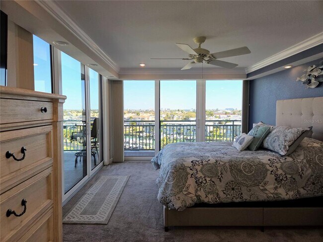 Building Photo - 1 Key Capri