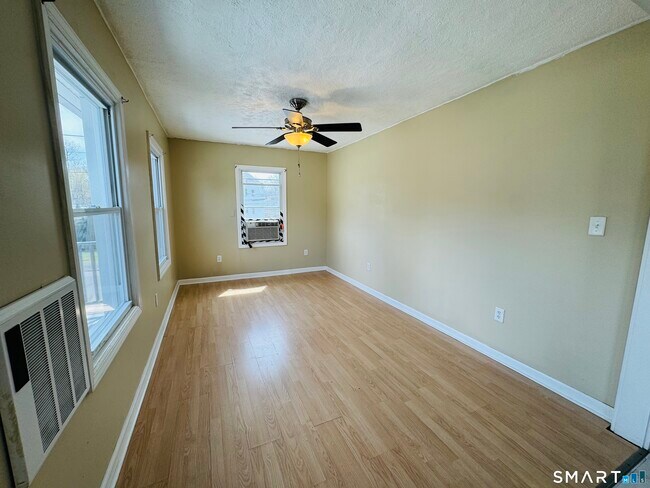 Building Photo - 260 Bunker Ave