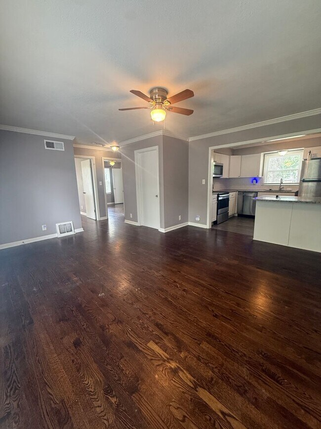 Building Photo - Charming 2-Bedroom, 1-Bath Home in Raytown, MO – Modern Finishes & Spacious Yard!