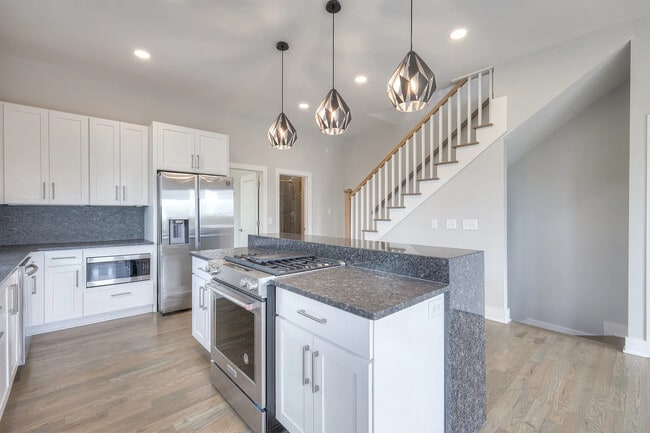 Building Photo - 2137 Buena Vista Pike
