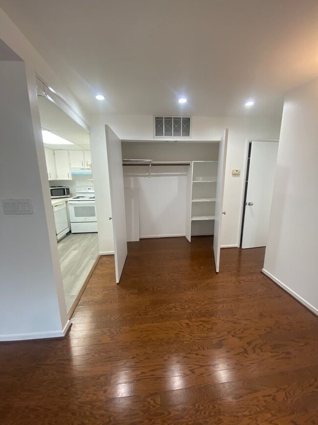 Building Photo - A charming one bedroom, one bath apartment...