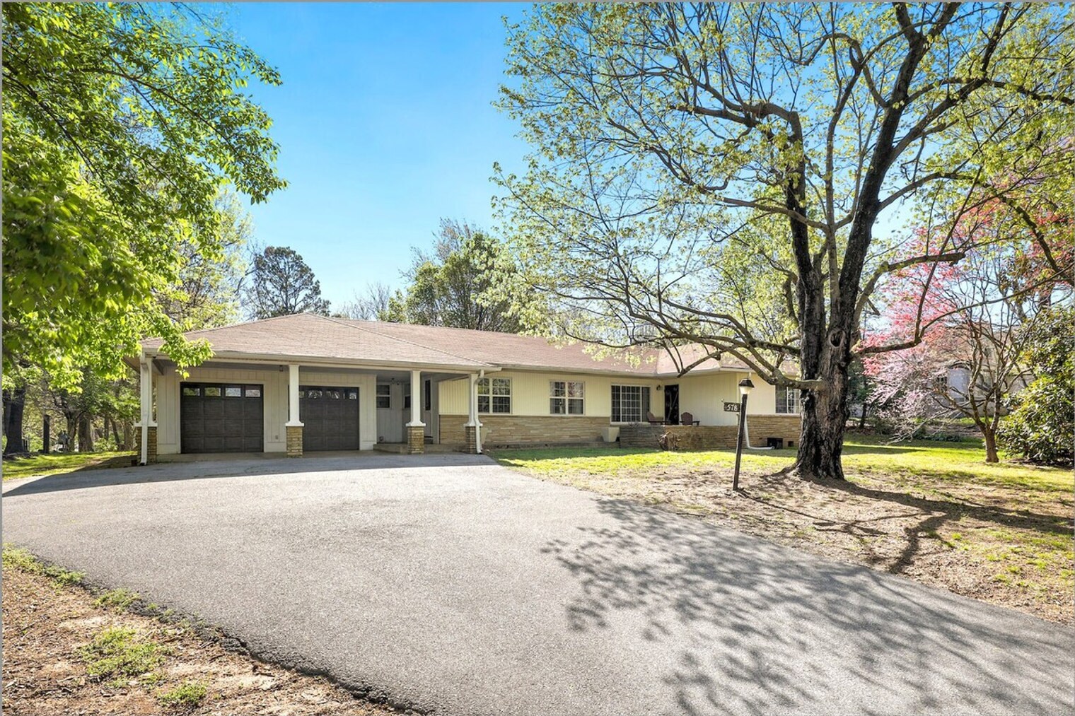Building Photo - 578 N Sequoyah Dr