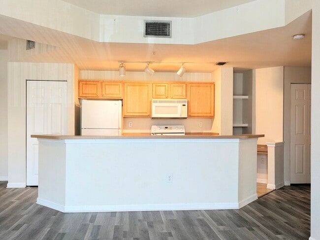 Building Photo - 415 S Villa San Marco Dr