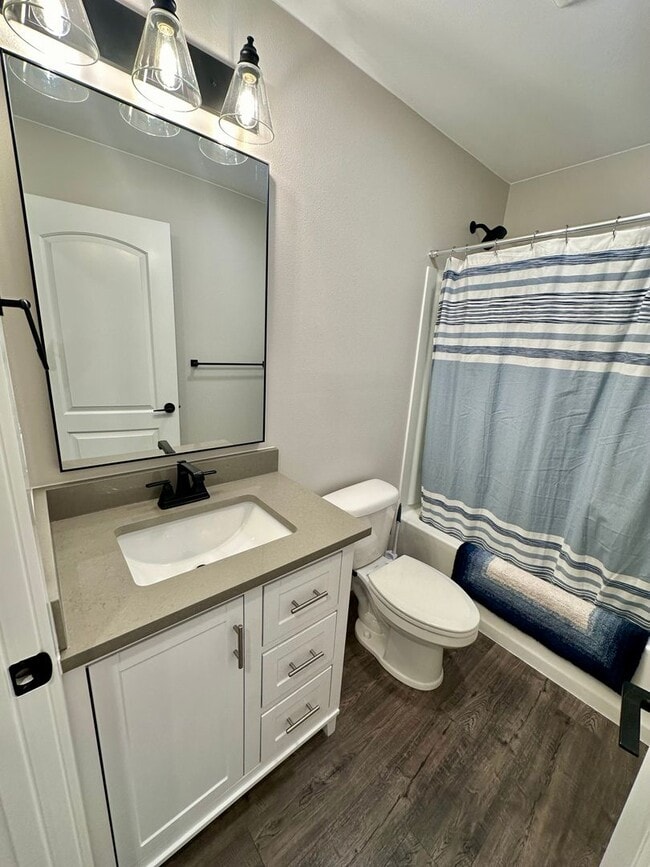 Building Photo - 748 Cahill Ln