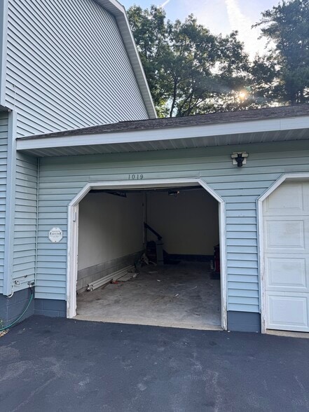 Building Photo - 1019 Fort Hunter Rd