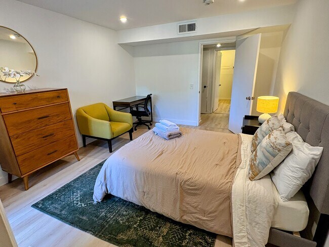 Building Photo - 850 State St