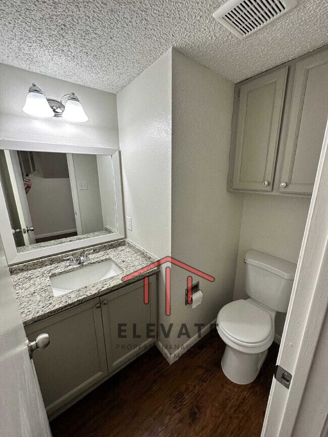 Building Photo - "Charming 3-Bedroom Townhouse Oasis with 2...