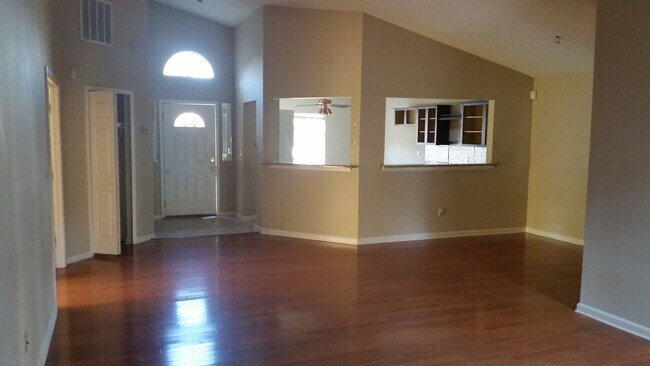 Building Photo - GA Town Home