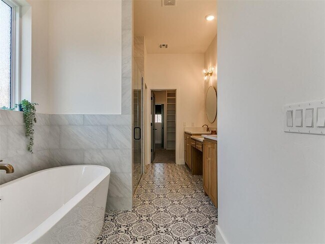 Building Photo - 2117 Aminas Wy