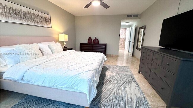 Building Photo - 3505 S Ocean Dr