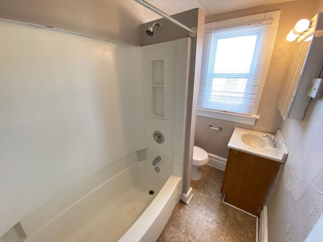 Building Photo - Hunter Ave 1438-1440 MLR