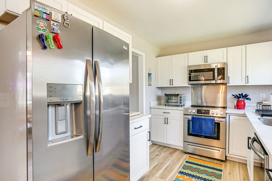 Building Photo - 7012 Terrace Dr