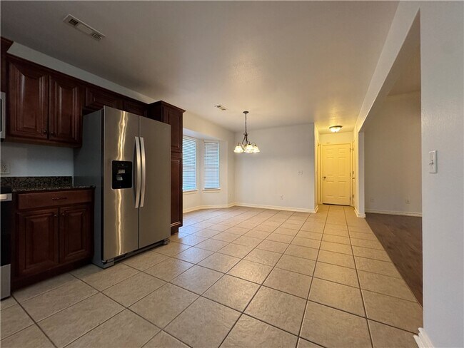 Building Photo - 3905 W Amour Dr