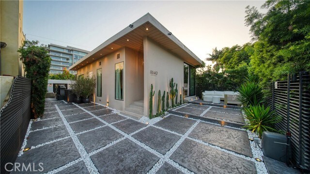 Building Photo - 8840 Ashcroft Ave