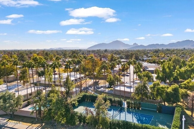 Building Photo - 8175 E Del Cuarzo Dr