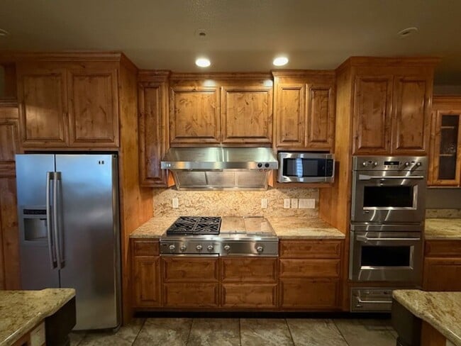 Building Photo - 2-Story Rodeo Home with Beautiful Spacious...