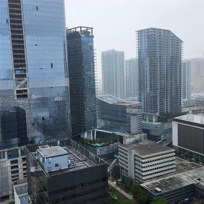 Building Photo - 950 Brickell Bay Dr