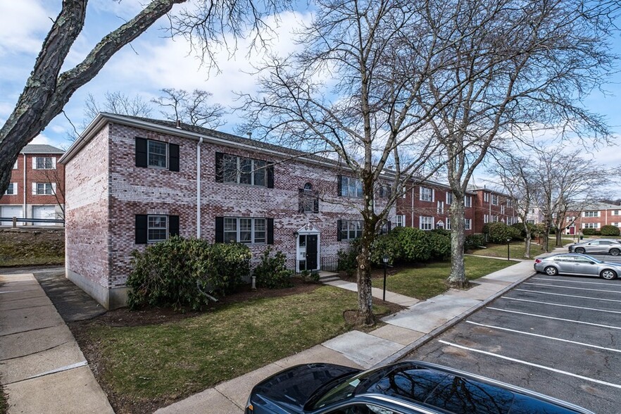 Primary Photo - 137 Lake Shore Rd