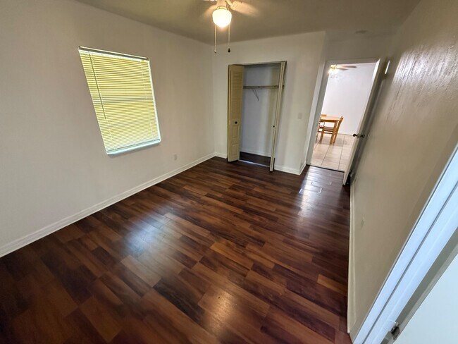 Building Photo - 1585 Sunset Ln