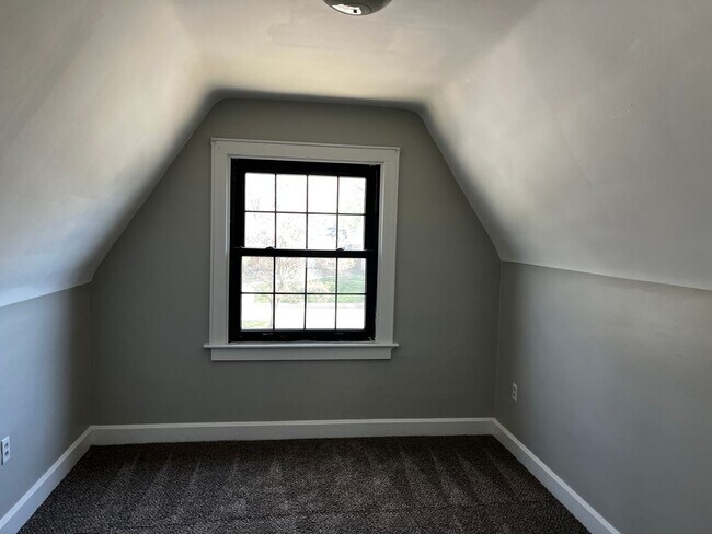 Building Photo - Don't Miss Out!