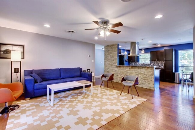 Building Photo - 6709 Columbia Dr