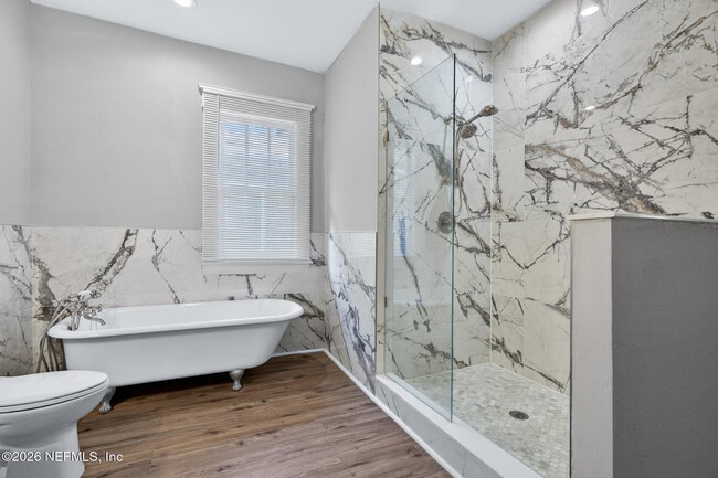 Building Photo - 310 W 10th St