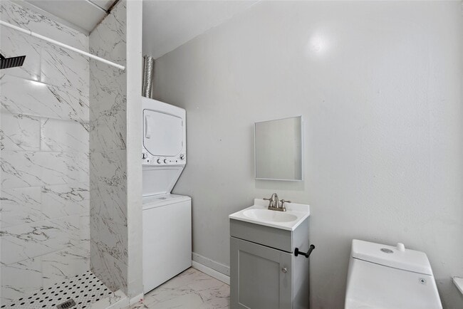 Building Photo - 615 Pacific St