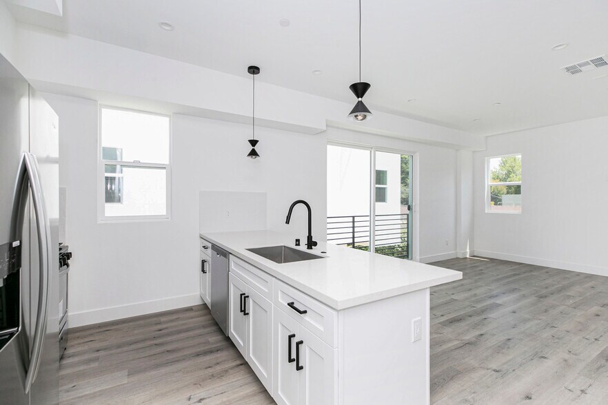 Building Photo - 10851 1/2 Otsego St