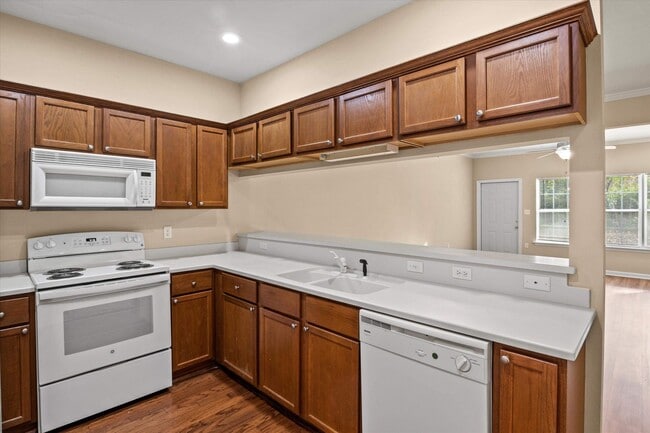 Building Photo - 1320 Hendrix Rd