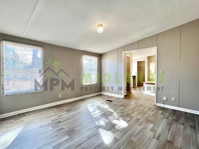 Building Photo - 323 Tabor Dr