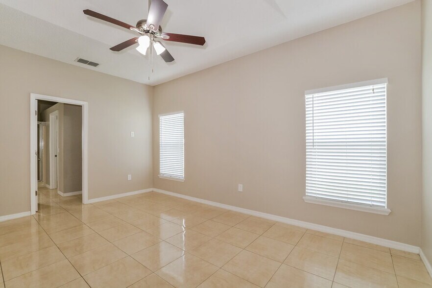 Building Photo - 2863 Berkshire Cir
