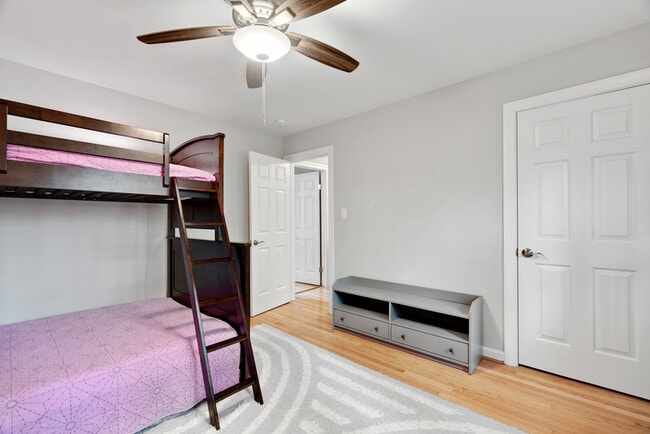 Building Photo - 717 Hempstead Ct