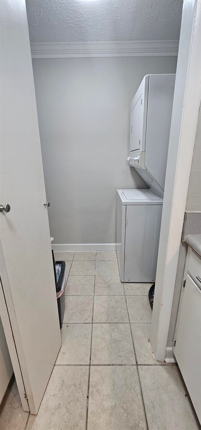 Building Photo - 615 Carter Ln