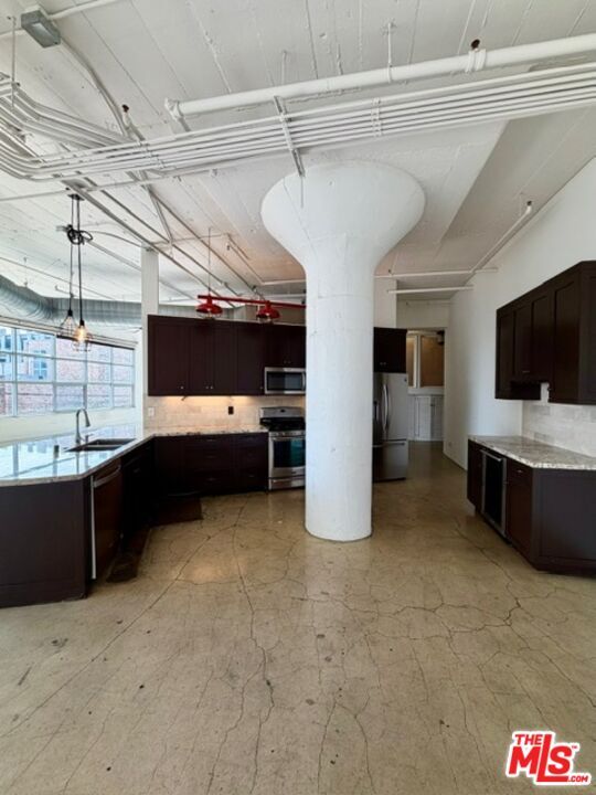 Building Photo - 530 Molino St