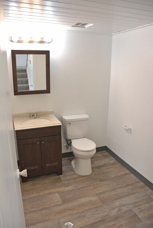 Building Photo - 1087 N 150 W
