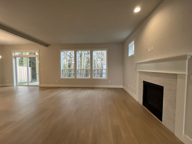 Building Photo - Modern 2025-Built 4 Bedroom Home with EV Charging, 5kW Solar, Open-Concept Living, Scenic Outdoor...