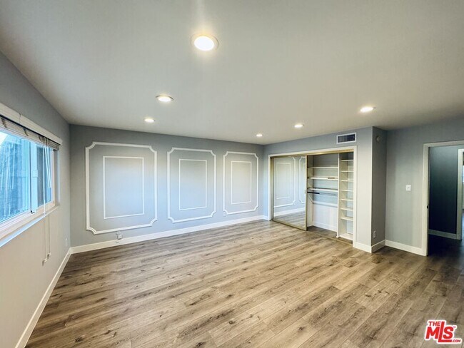 Building Photo - 4443 Saugus Ave