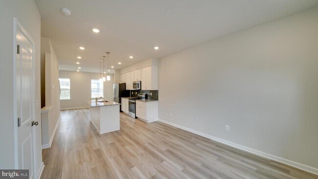 Building Photo - 298 Watercourse Dr