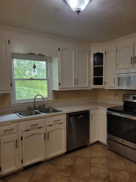 Building Photo - 1405 Karr Ln