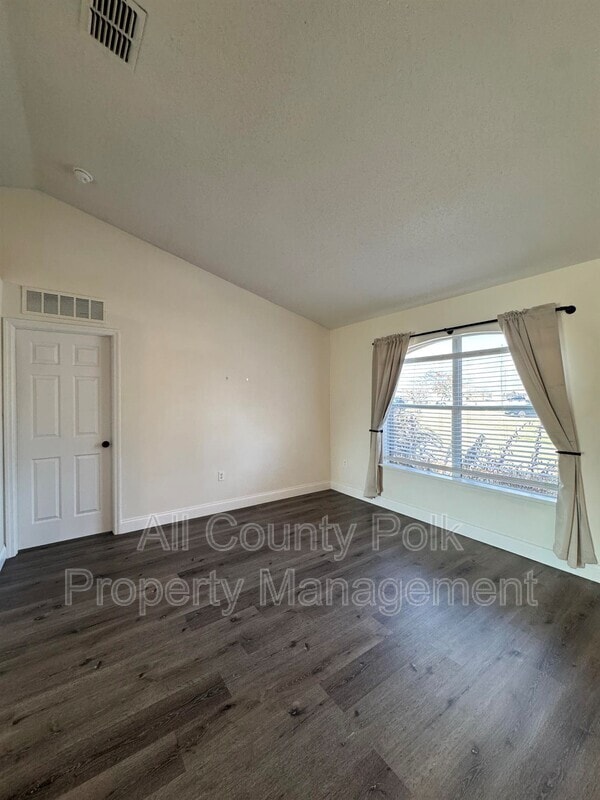 Building Photo - 572 Adriel Ave