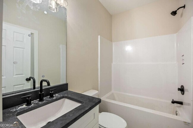 Building Photo - 370 Ansley Dr