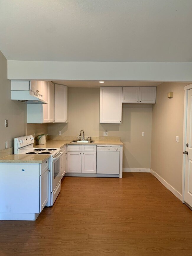 Building Photo - 7533-7535 Gallant Circle